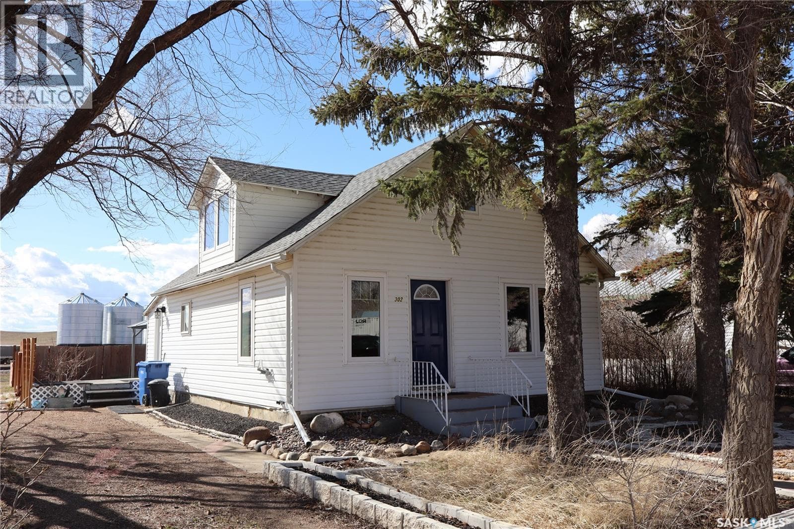 302 Columbus DRIVE