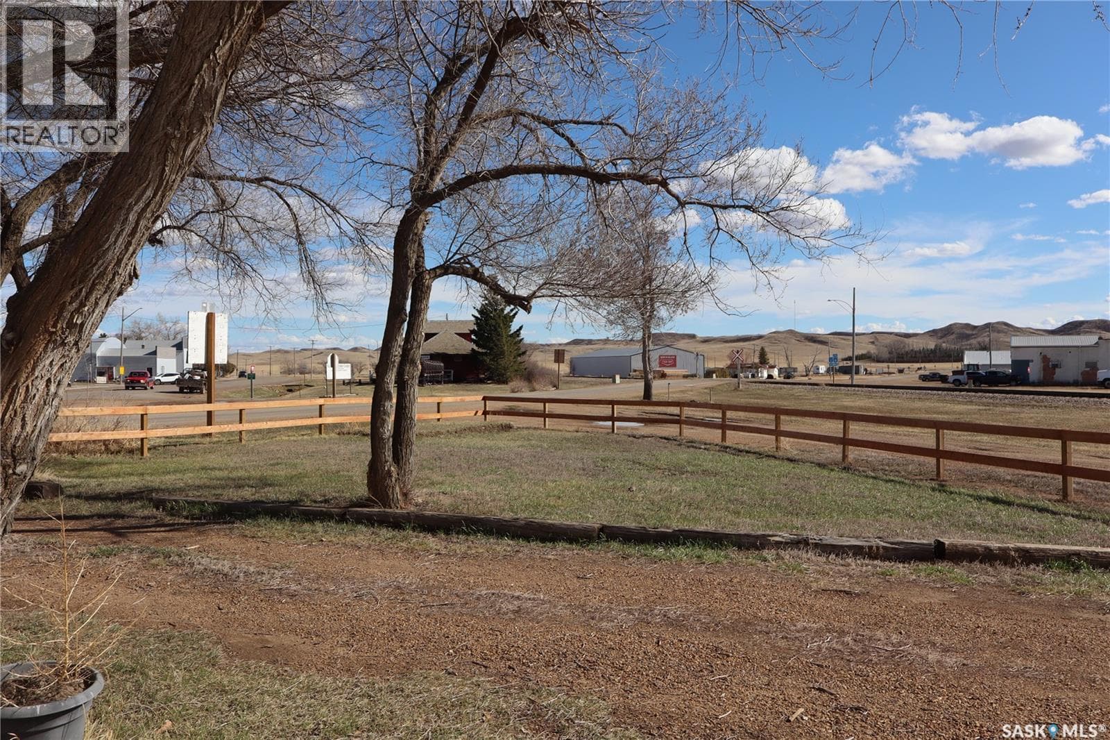 302 Columbus DRIVE — photo 4
