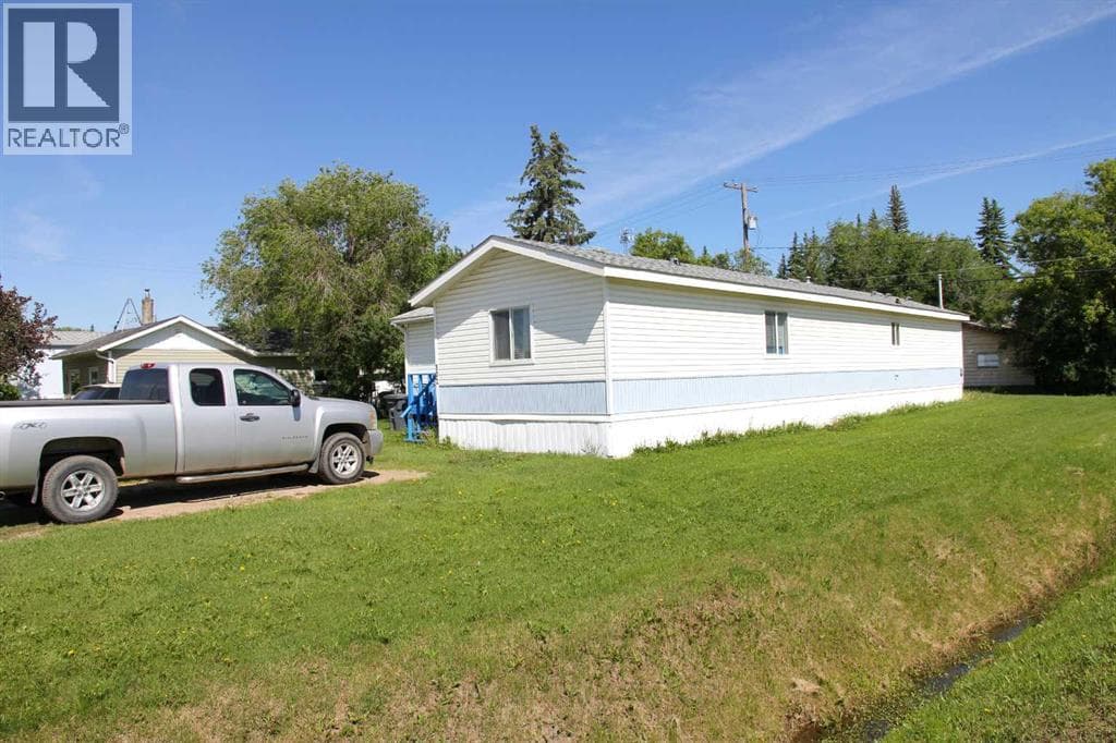 302 1 Avenue W — photo 2