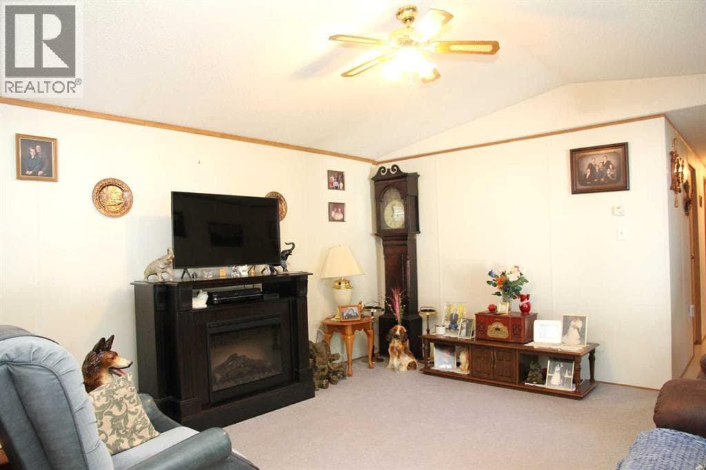302 1 Avenue W — photo 4