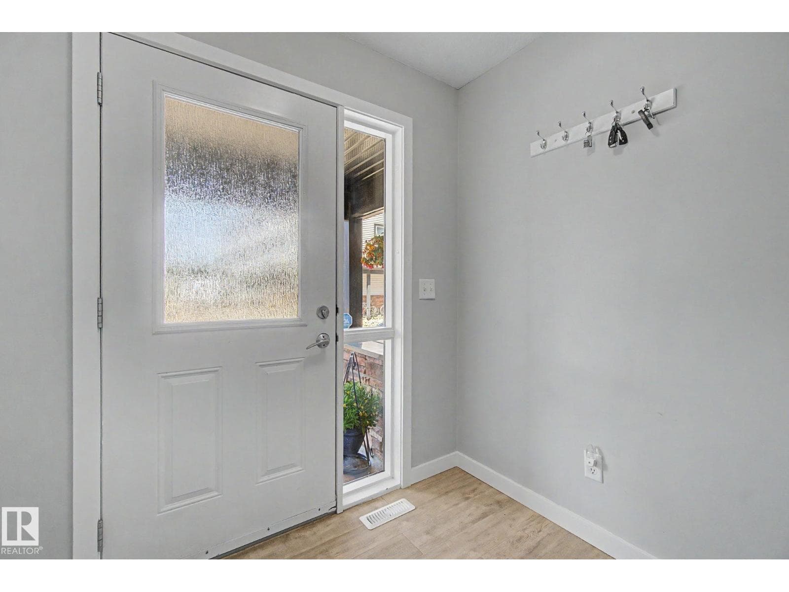 69 11 CLOVER BAR LN — photo 3