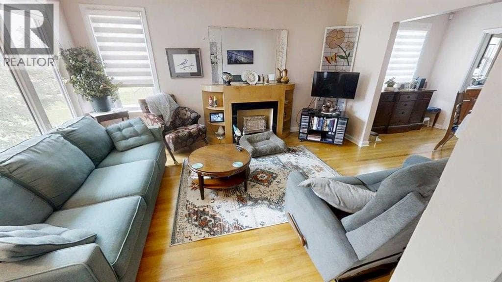 1325 13 Avenue S — photo 3