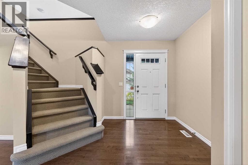 162 Cranwell Square SE — photo 5
