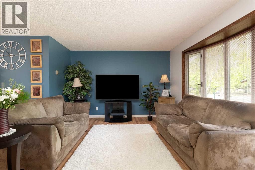 16 Simon Fraser Boulevard W — photo 4