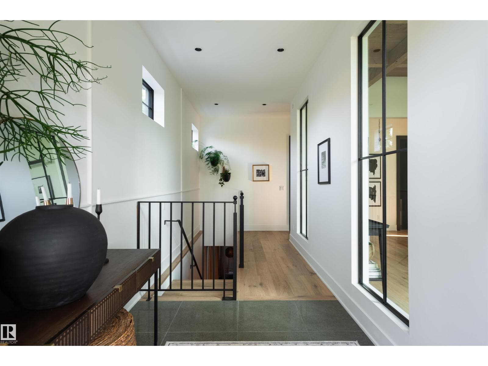 8102 92 AV NW — photo 2