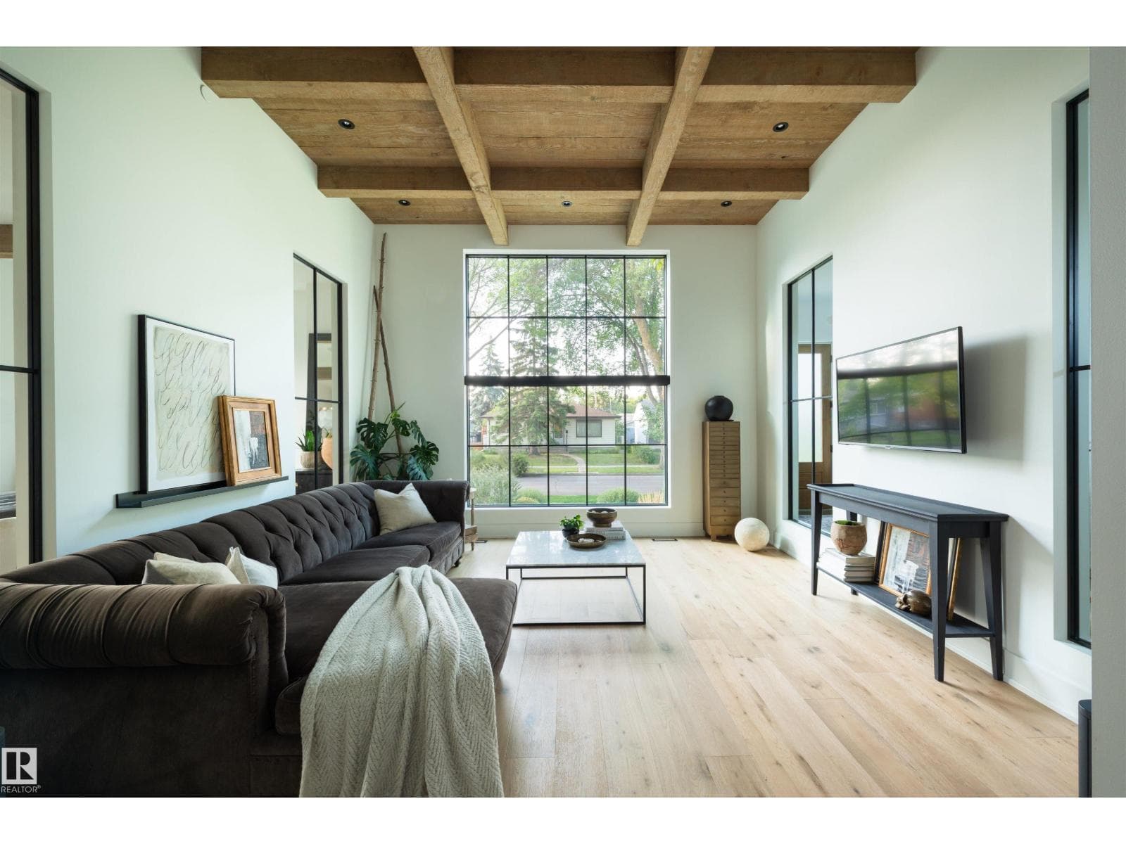 8102 92 AV NW — photo 3