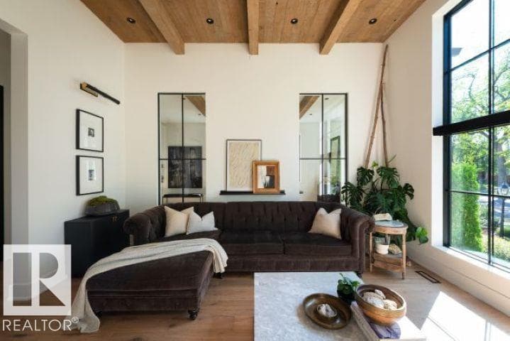 8102 92 AV NW — photo 4
