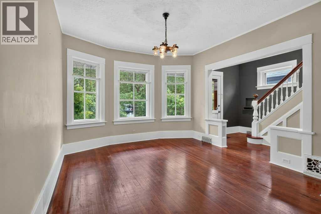 918 18 Avenue SE — photo 5