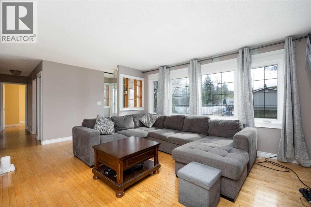 34 Biggs Avenue — photo 3