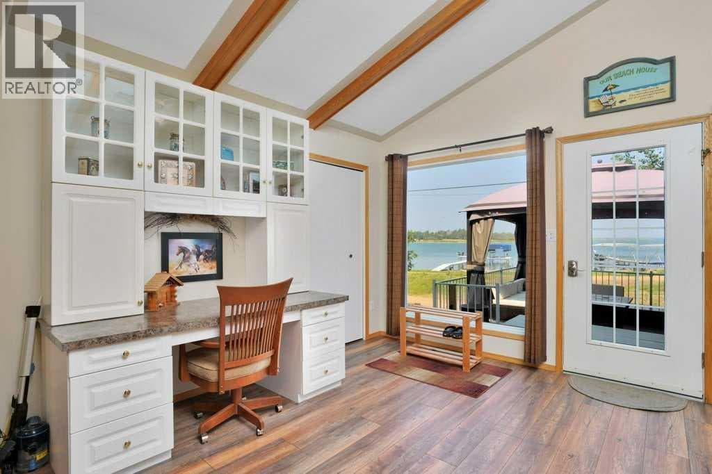 34 Beach Street E — photo 3