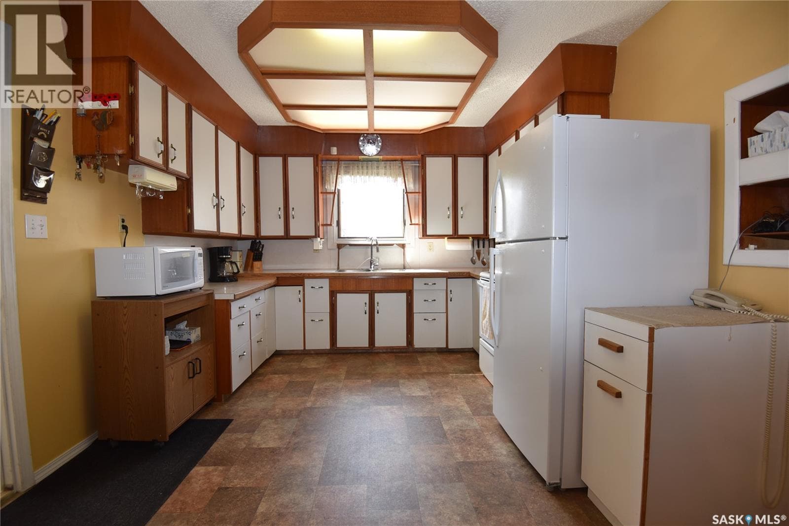 220 2nd STREET E — photo 3