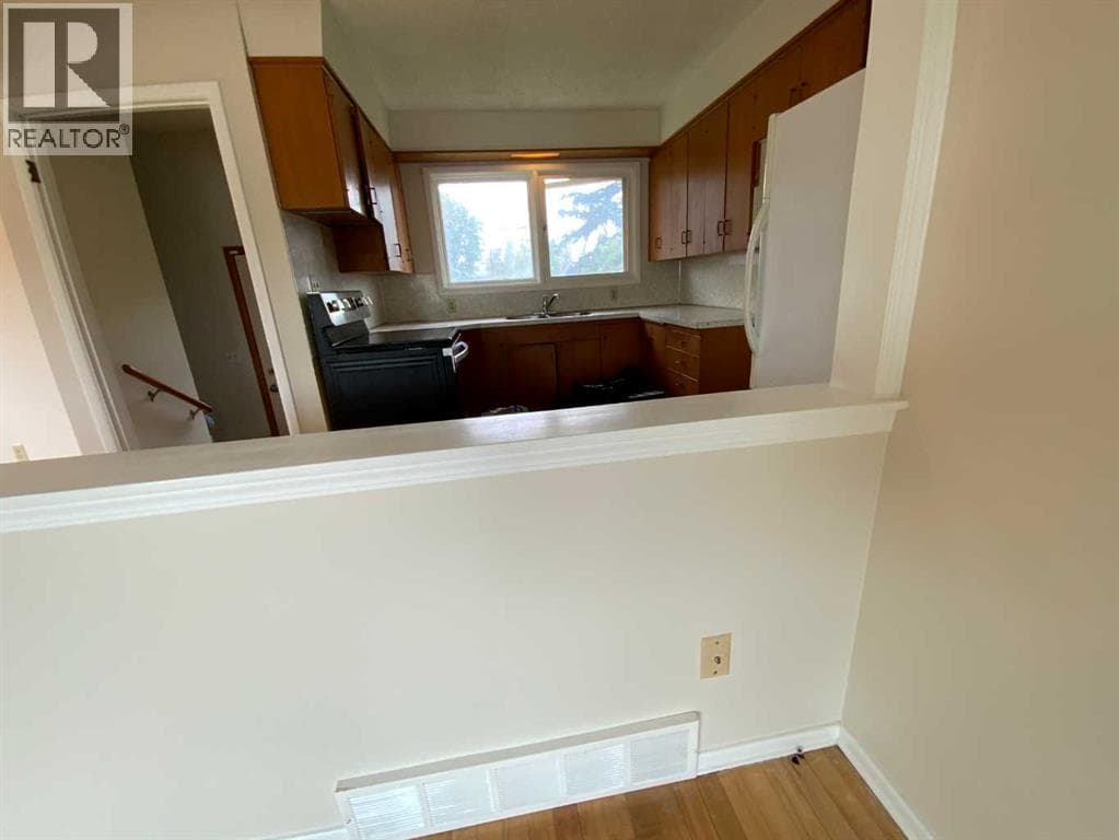 521 4 Street SE — photo 5