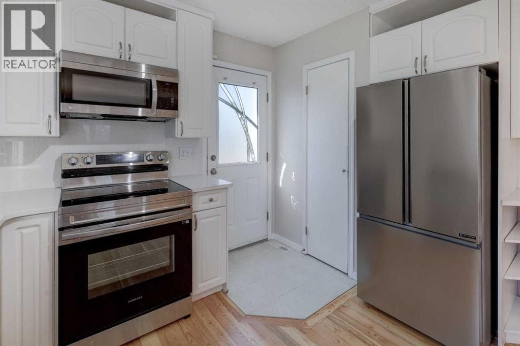 4 bed 2 bath single family at 7 Canoe Close — $499,900 — photo 11