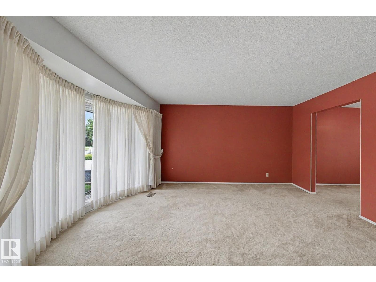 5112 143 ST NW — photo 4
