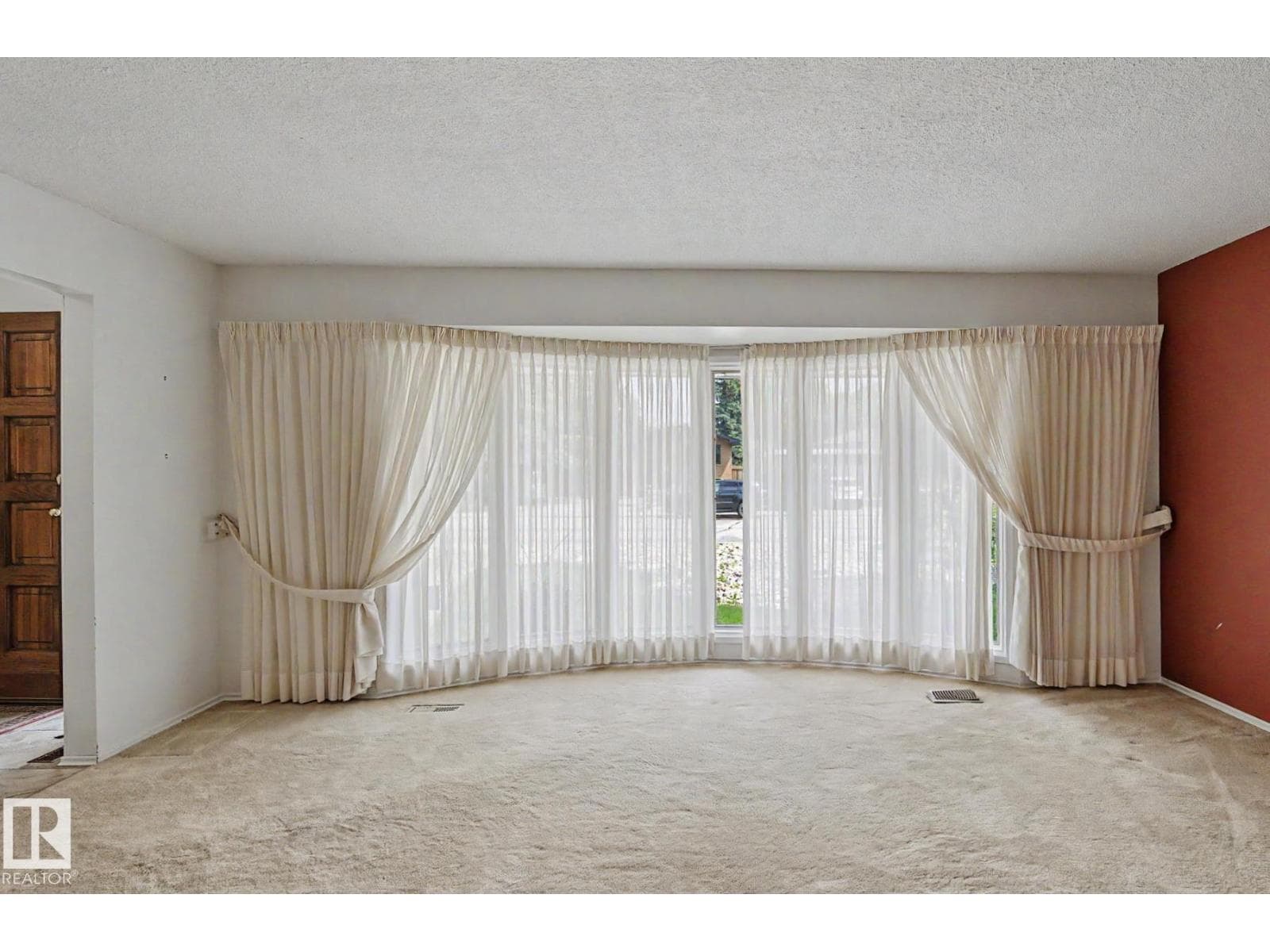 5112 143 ST NW — photo 5