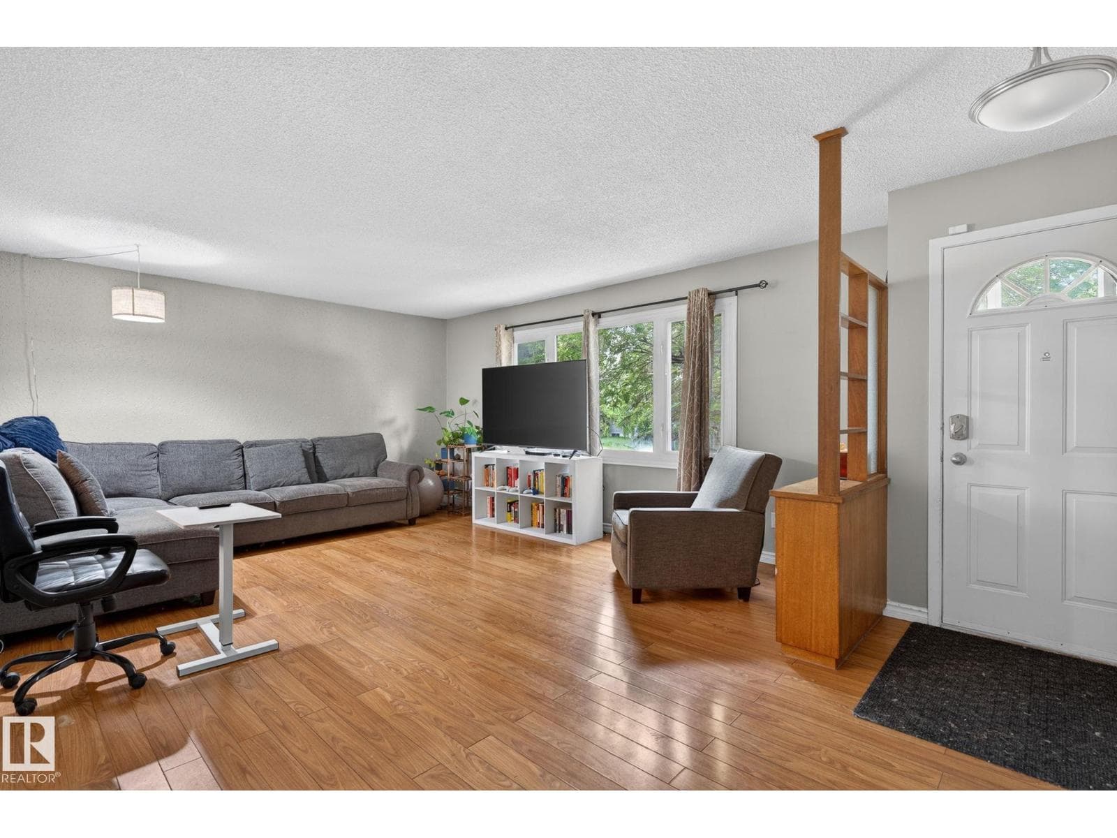 7804 136 AV NW — photo 3