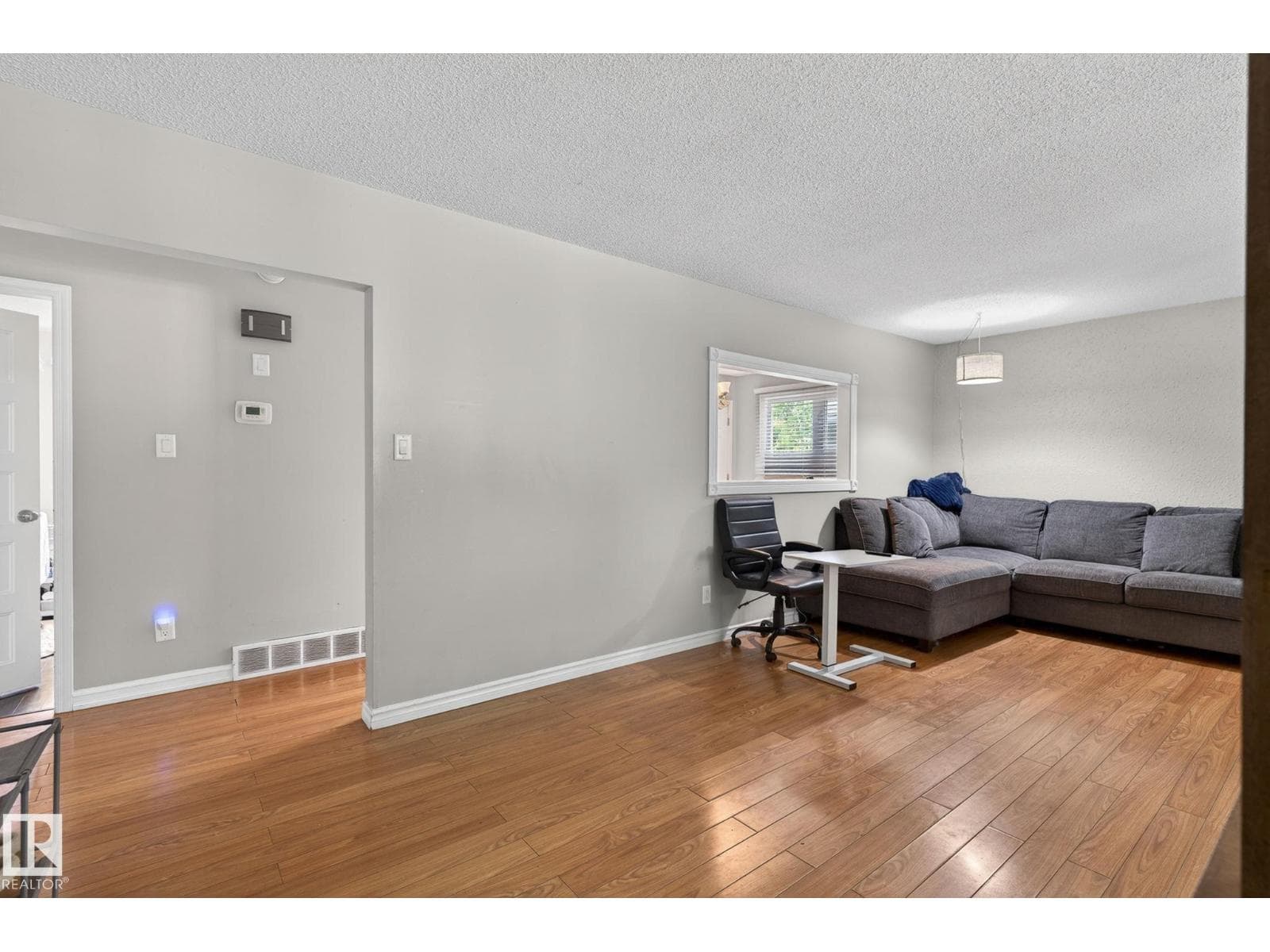 7804 136 AV NW — photo 5