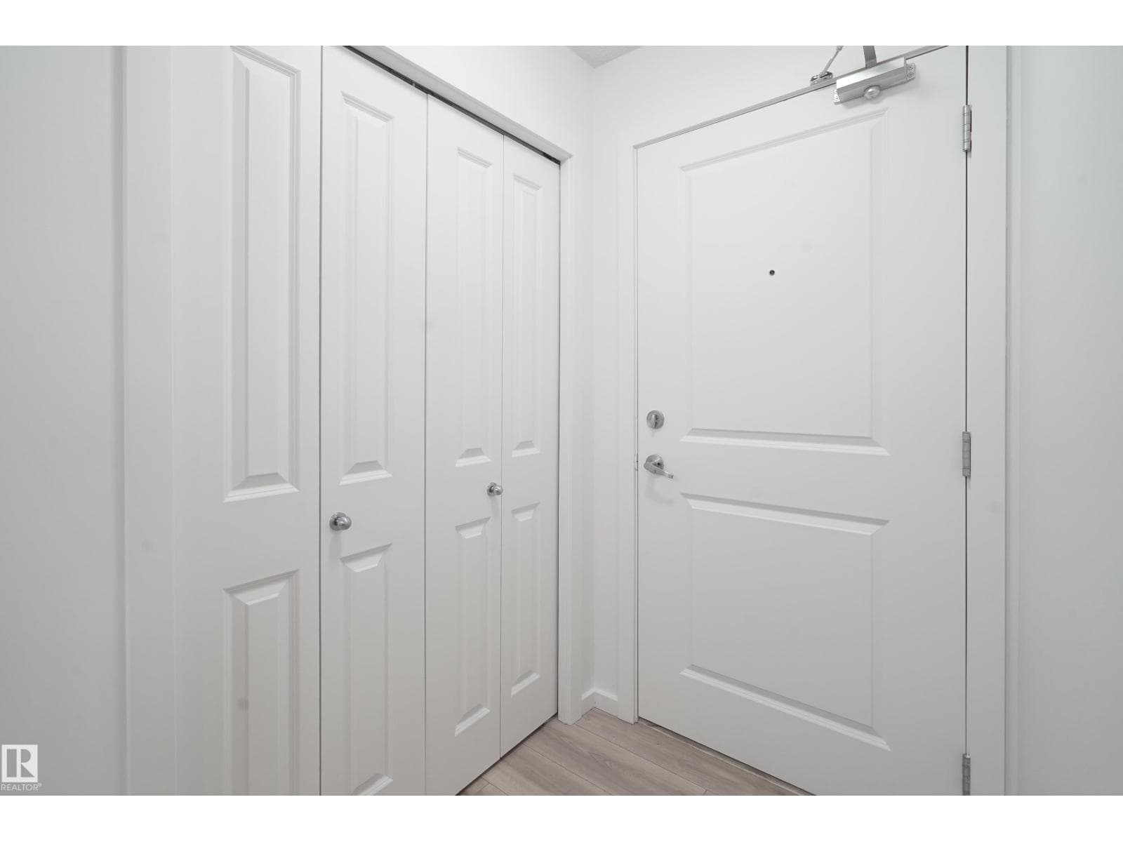 #114 3357 16A AV NW — photo 5