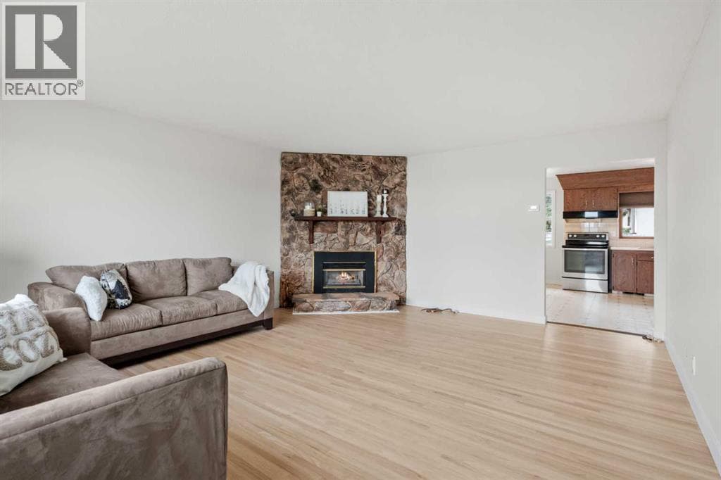 6215 Thorncliffe Drive NW — photo 4
