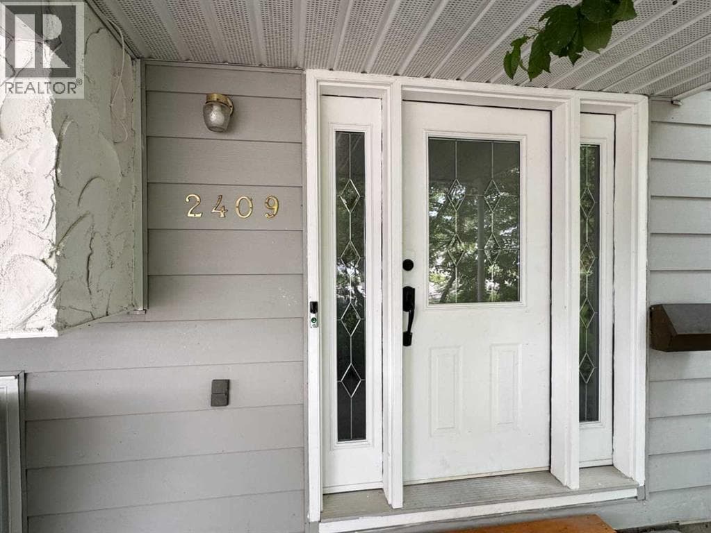 2409 20 Street N — photo 2