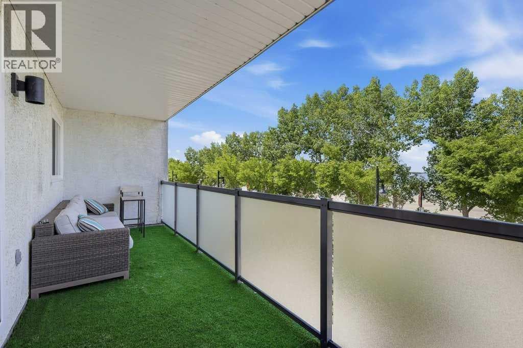 6, 4415 Lakeshore Drive — photo 4