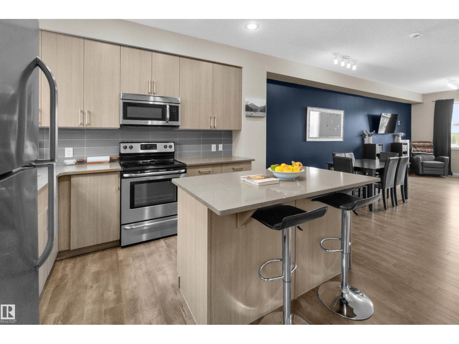 #13 2803 JAMES MOWATT TR SW — photo 3