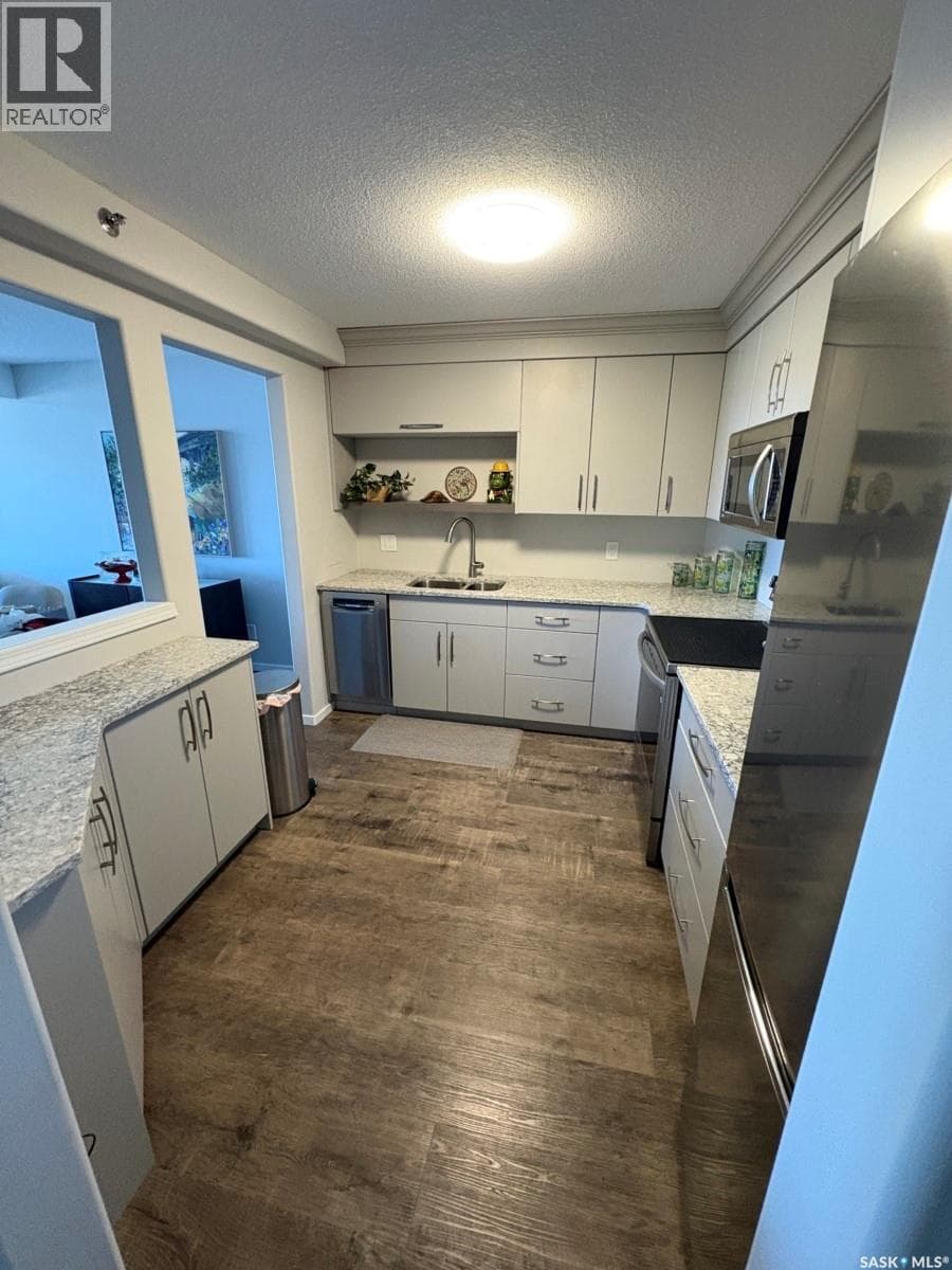 301 1700 Main STREET — photo 3