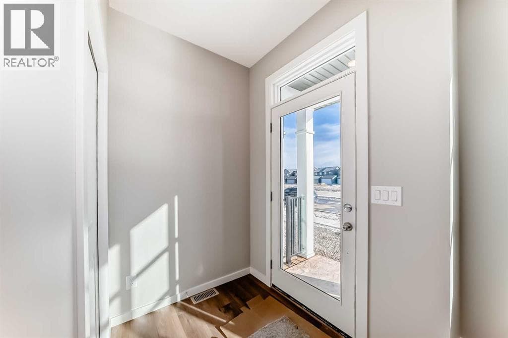 3 bed 3 bath single family at 3037 Lanark Boulevard SE — $519,900 — photo 9
