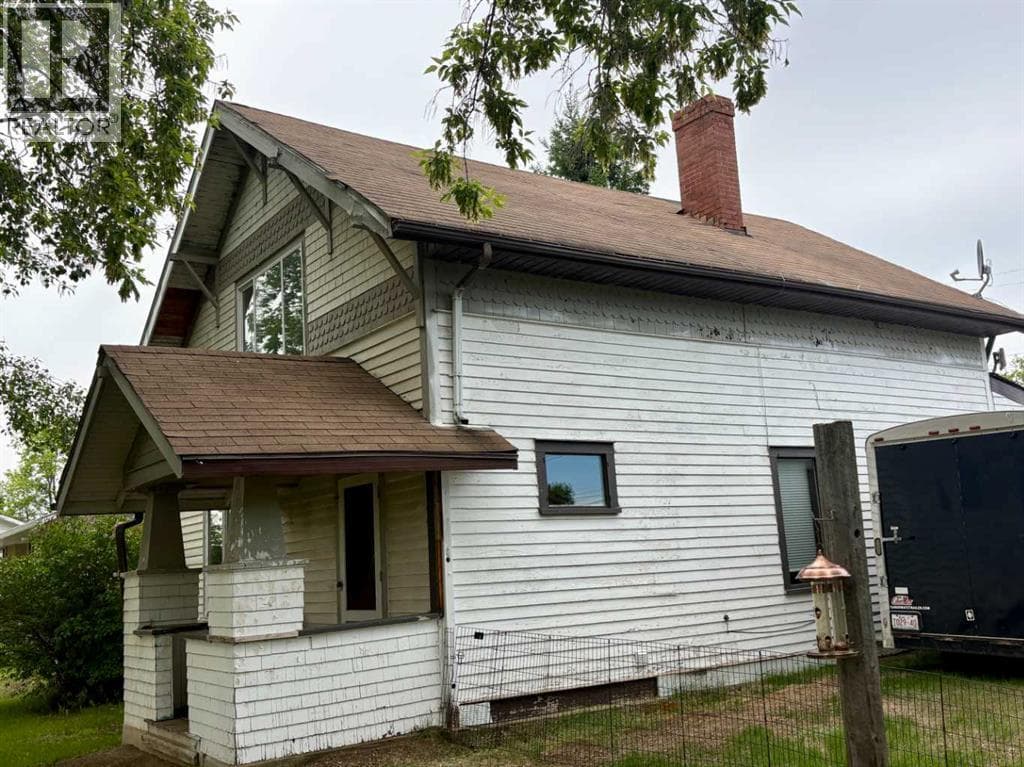 5028 48 Street — photo 3
