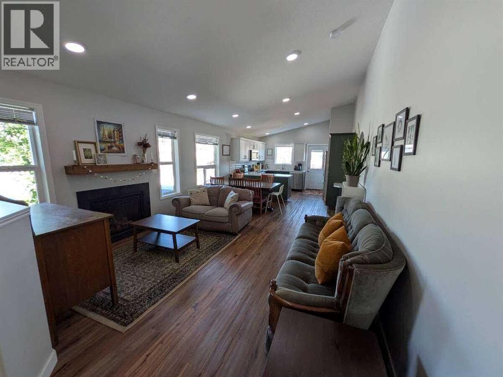 292 Lancaster Drive — photo 4