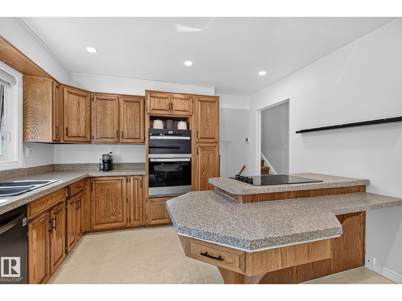 7707 156 ST NW — photo 4