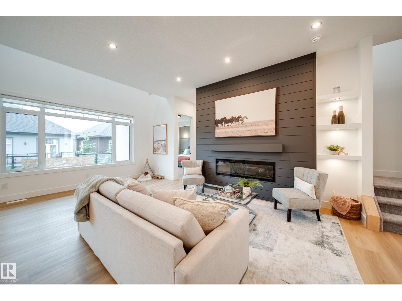 #42 20425 93 AV NW