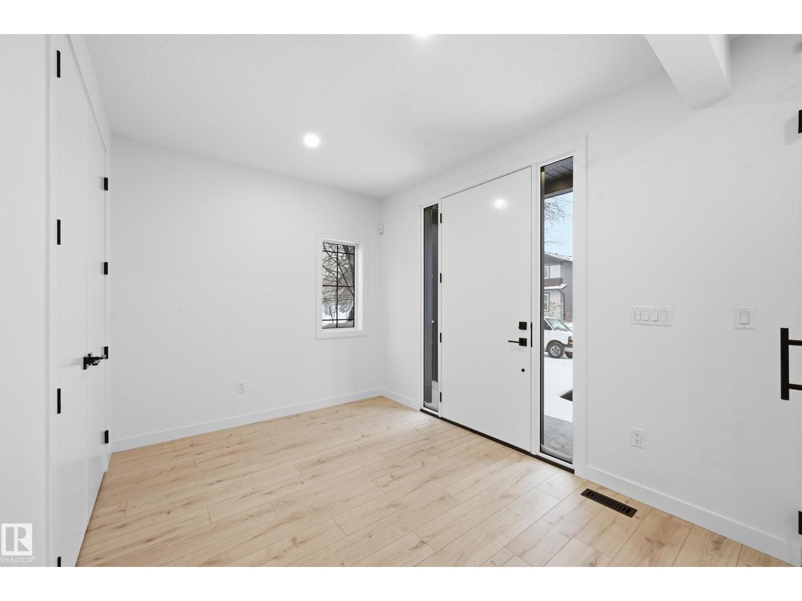 11121 51 ST NW — photo 4