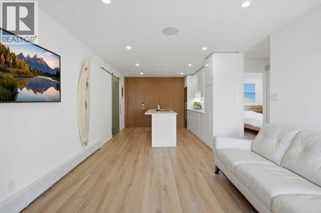 6, 4415 Lakeshore Drive — photo 2