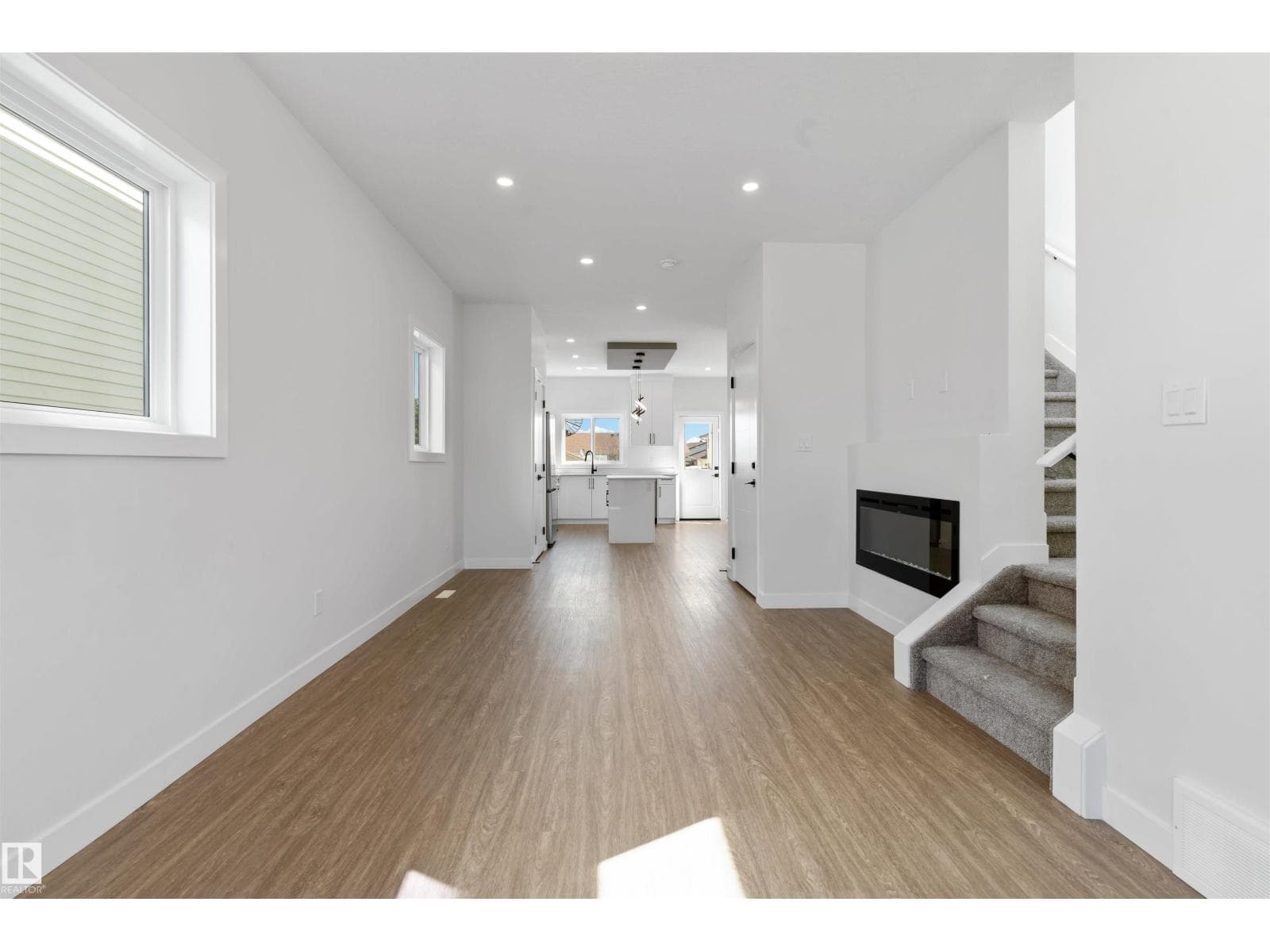 12427 47 ST NW — photo 5