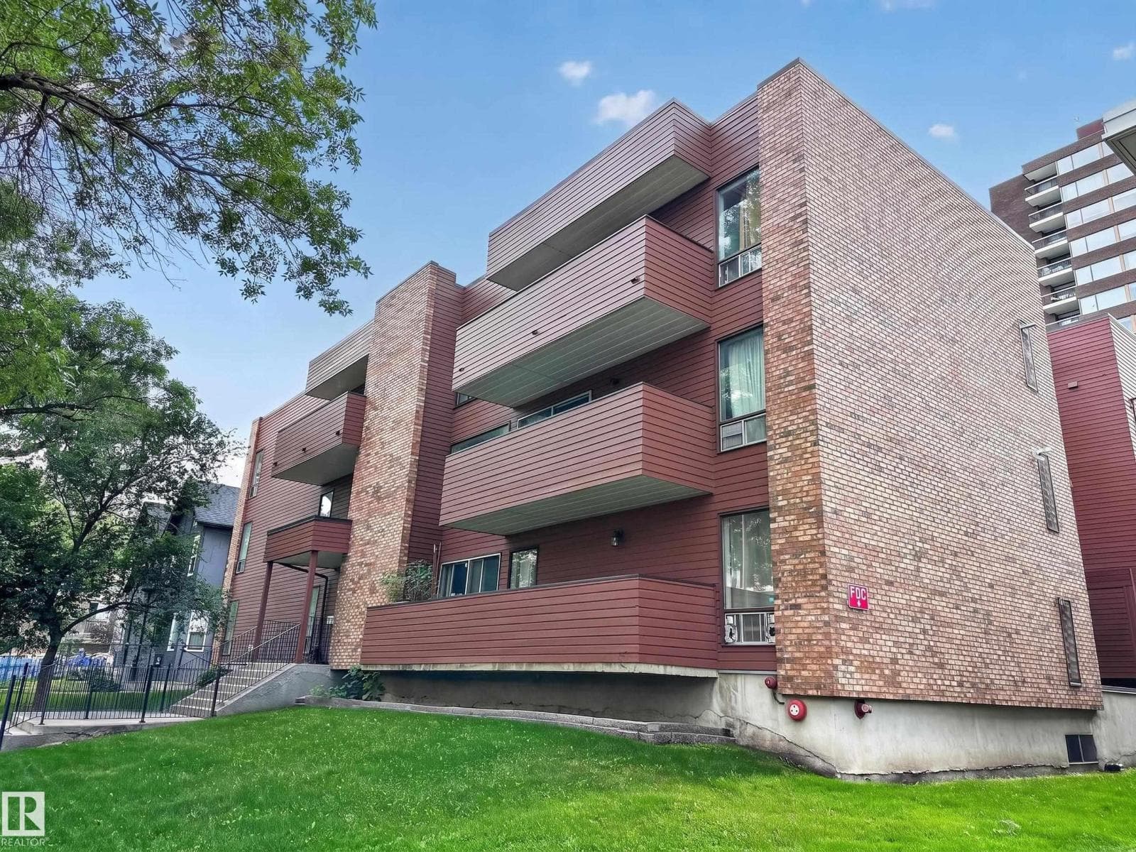 #305 10026 112 ST NW