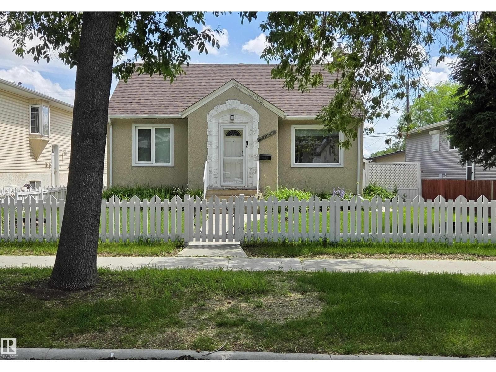 11909 83 ST NW