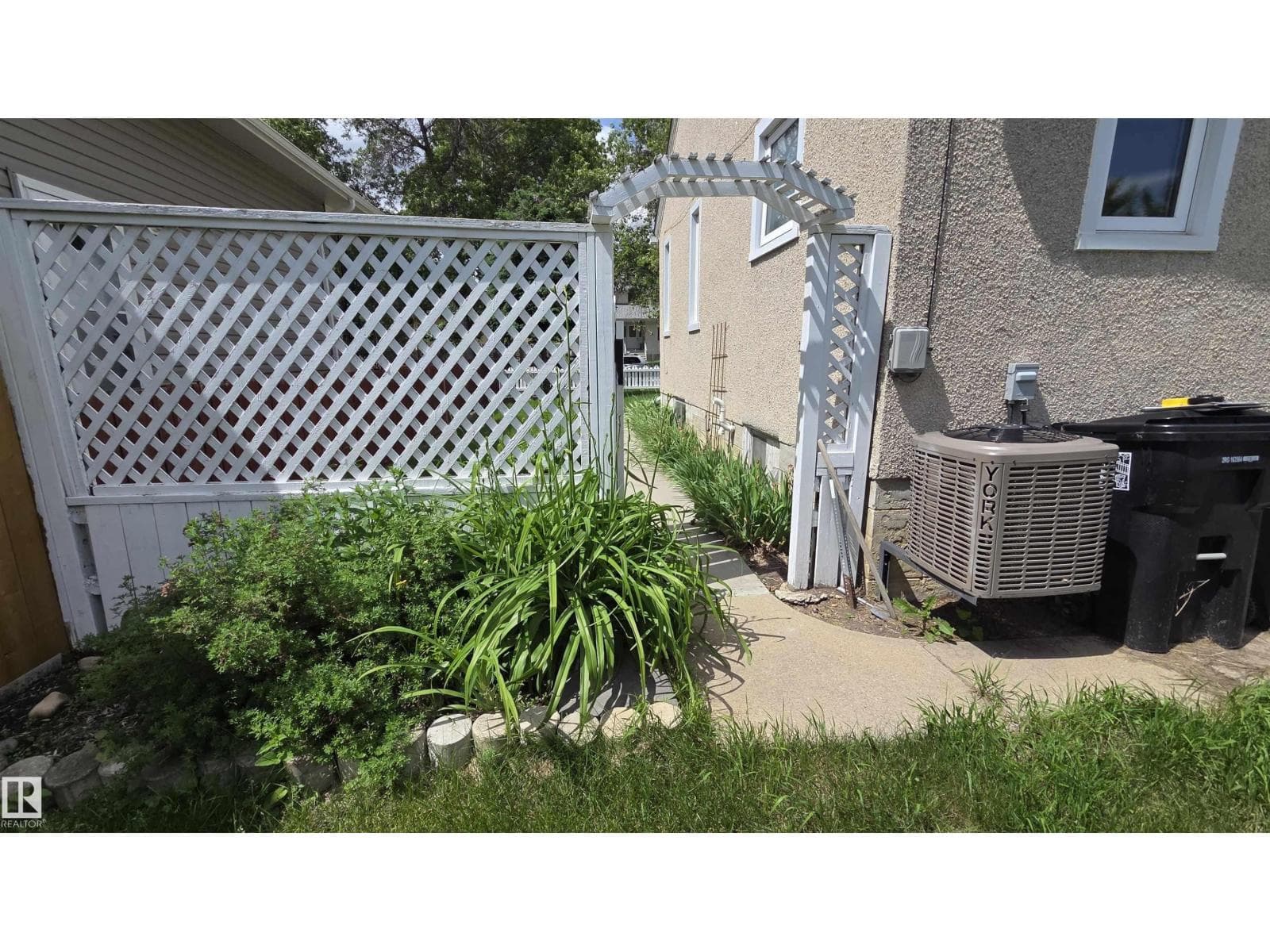 11909 83 ST NW — photo 4