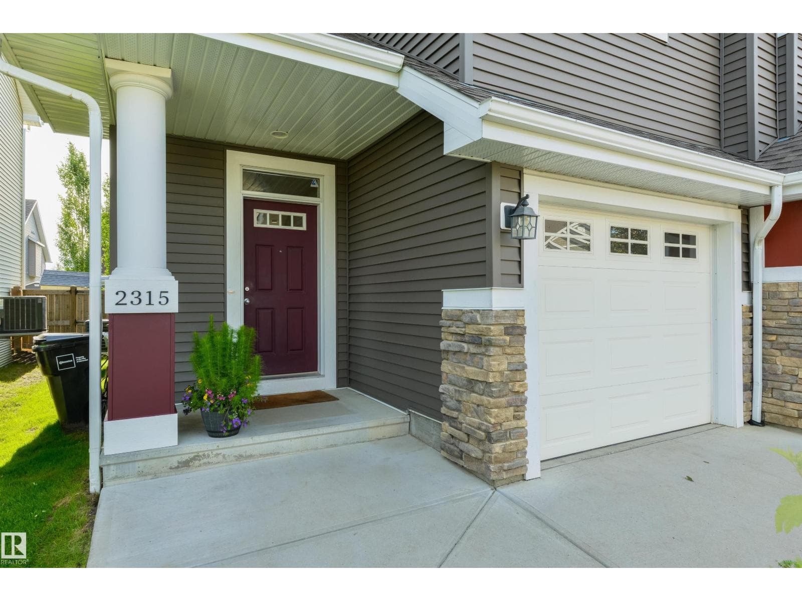 2315 68 ST SW — photo 3