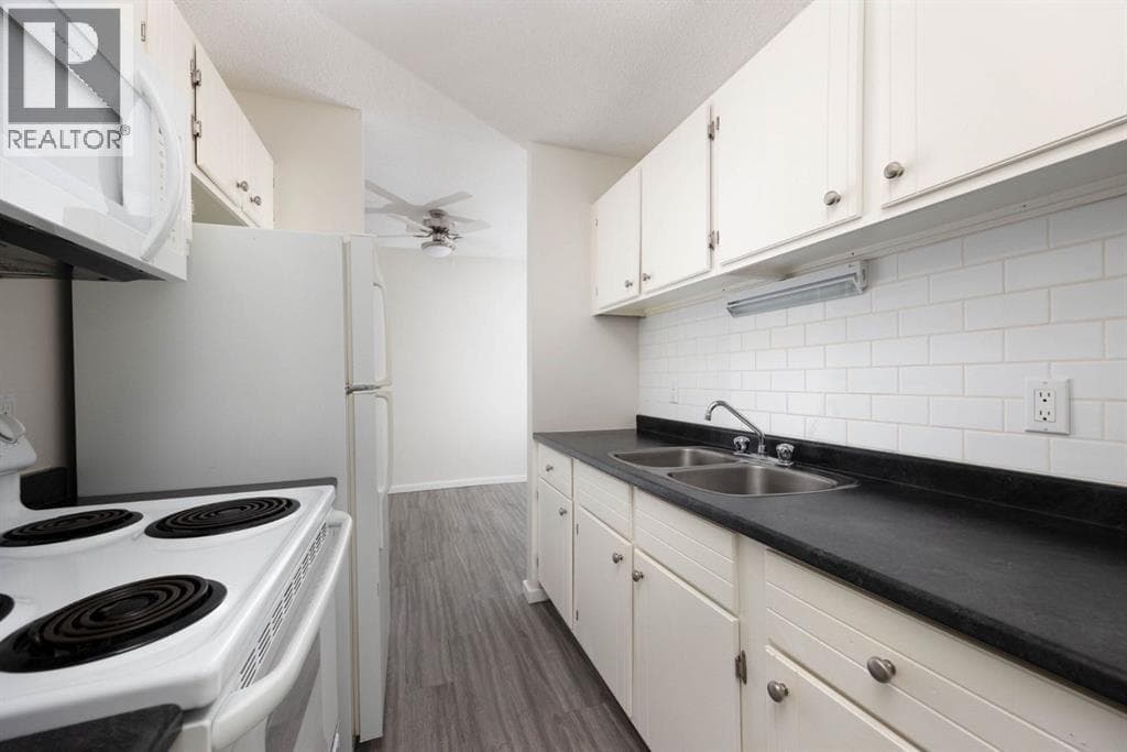 1009, 11721 Macdonald Drive — photo 3