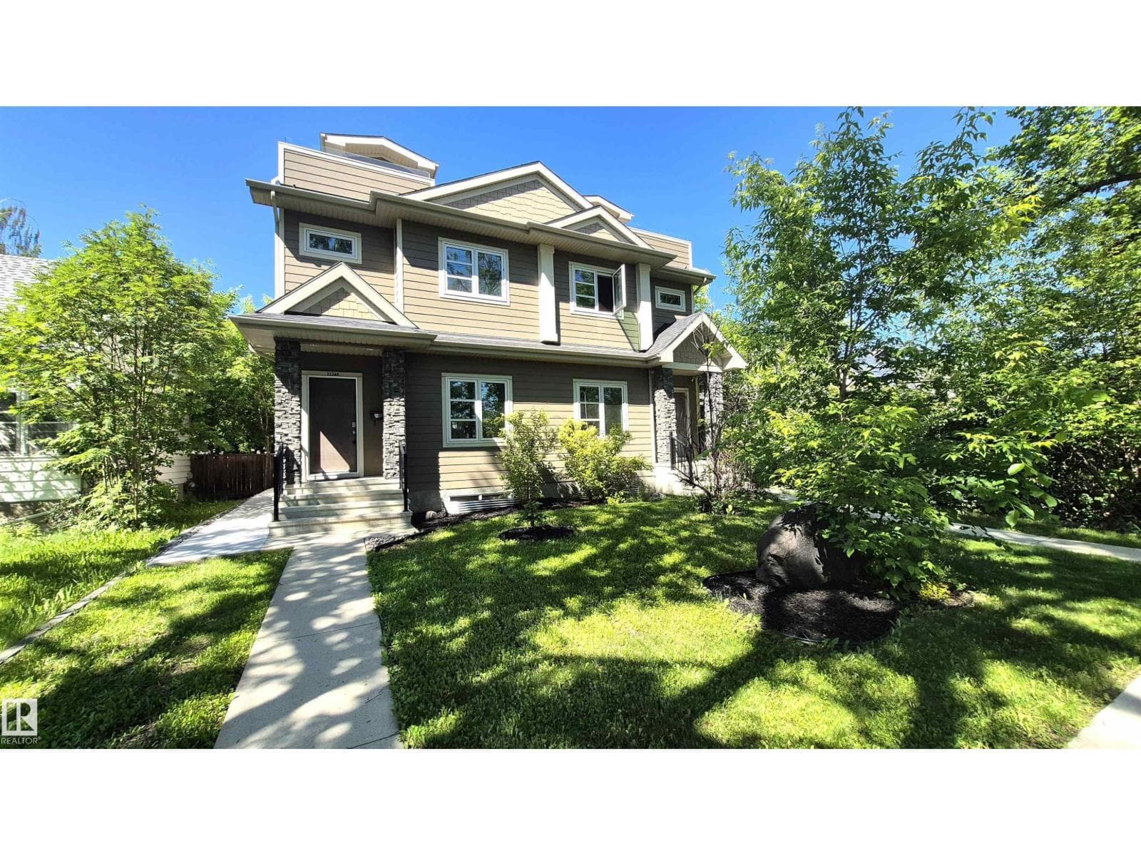 11246 78 AV NW
