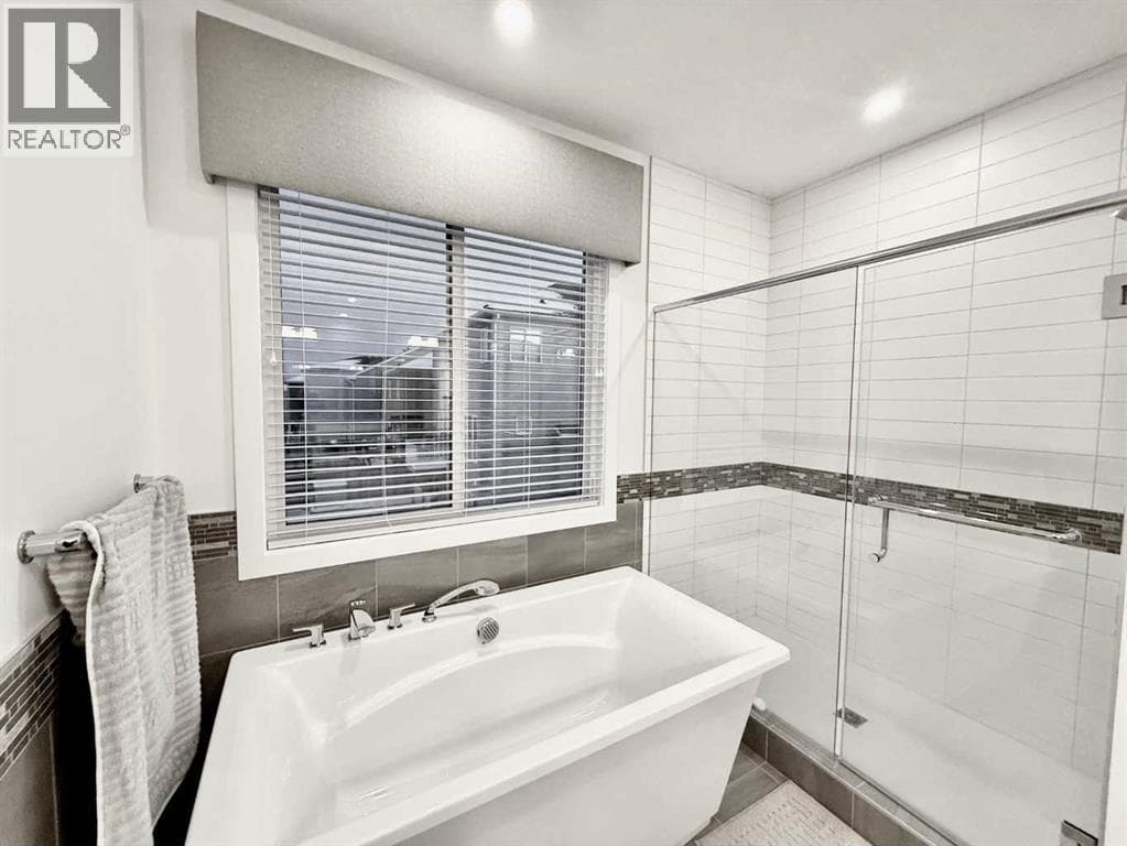 148 Carrington Circle NW — photo 2
