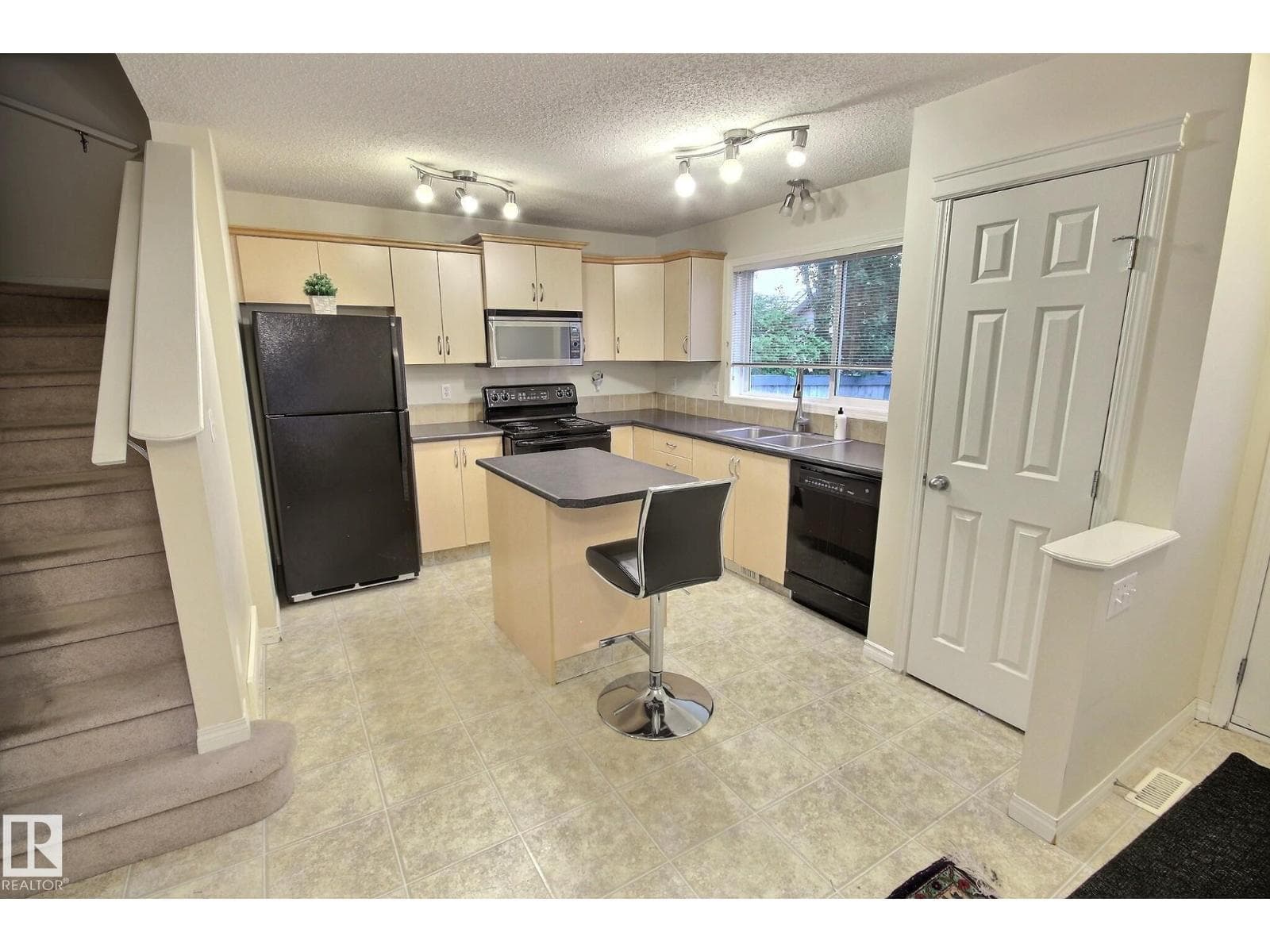 1516 76 ST SW — photo 3