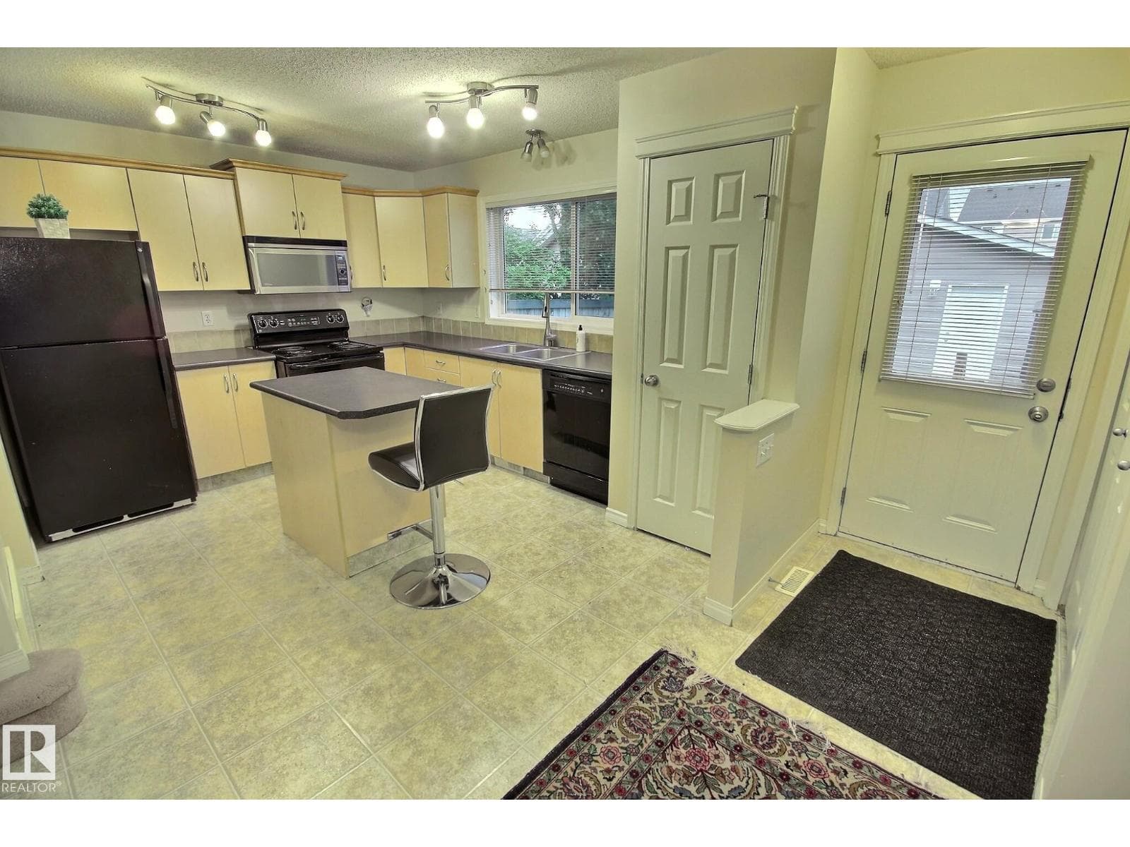 1516 76 ST SW — photo 4