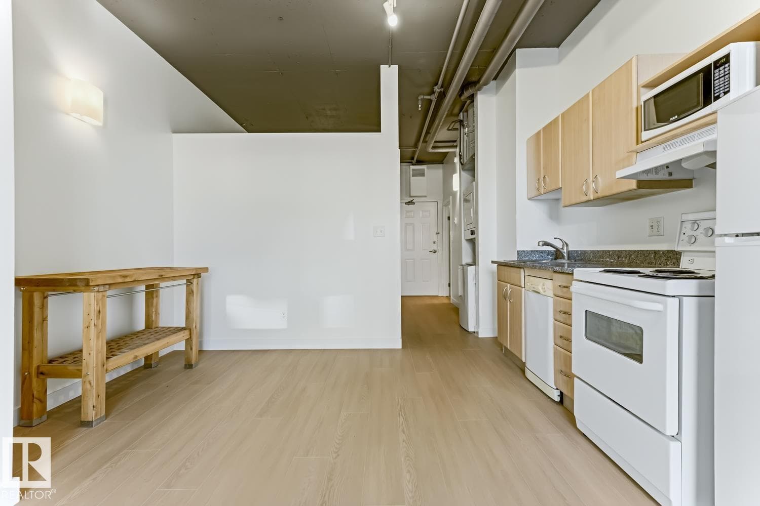 #404 10024 Jasper AV NW — photo 5