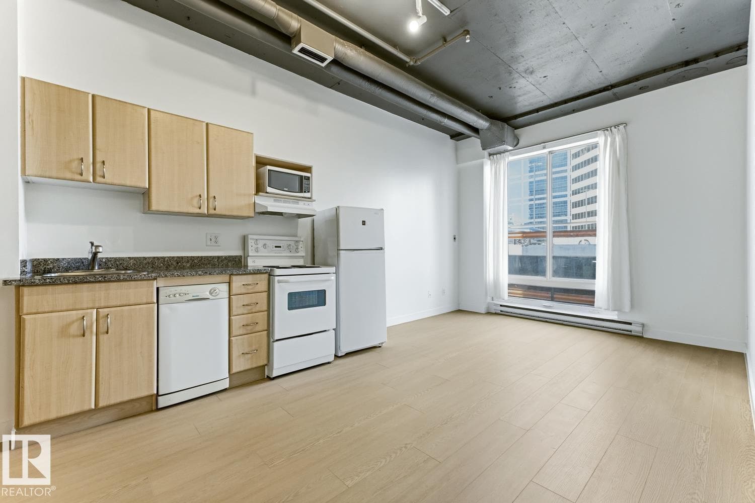#404 10024 Jasper AV NW — photo 3