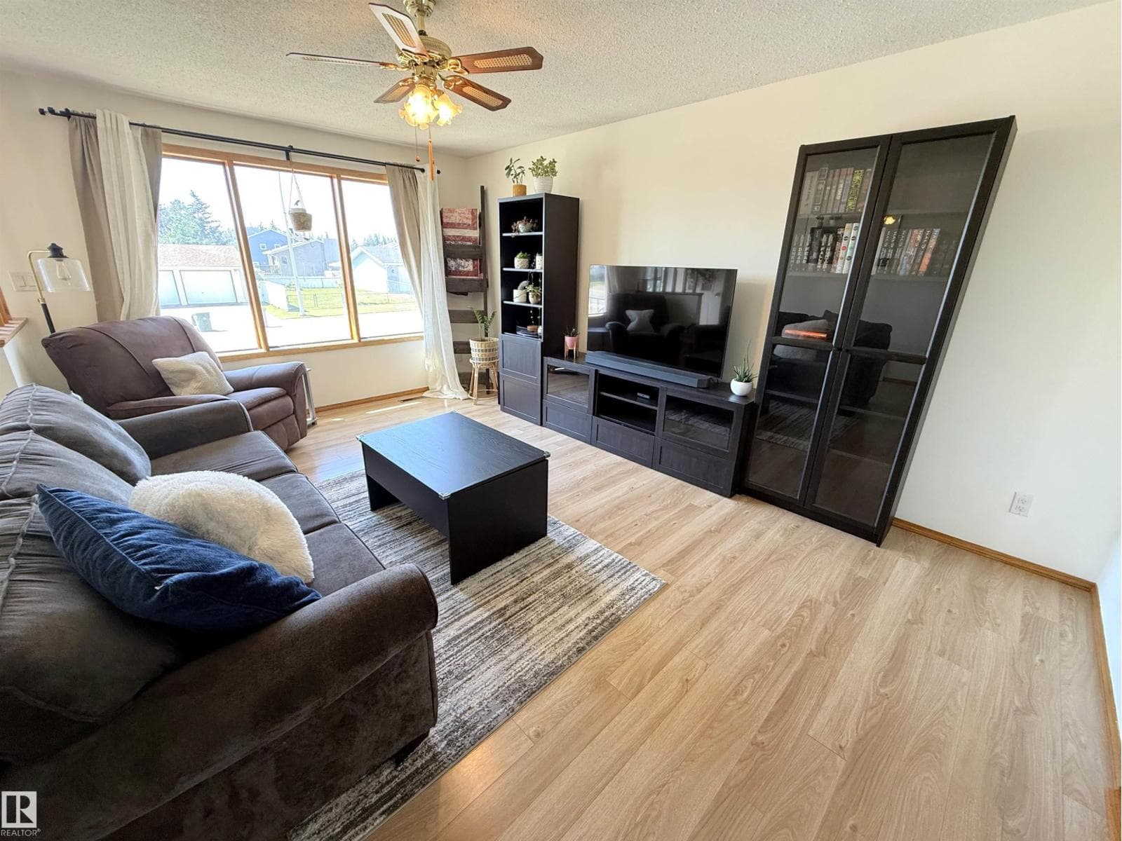 5003 57 AV — photo 2
