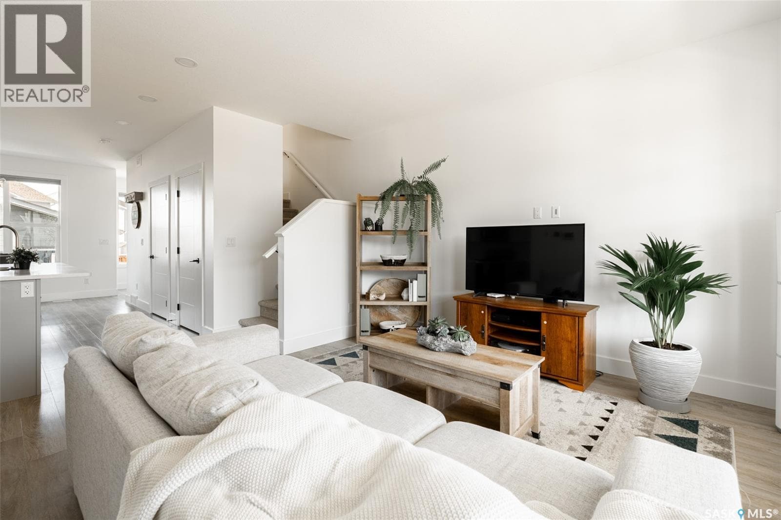 3 bed 3 bath single family at 180 Rosewood BOULEVARD E — $485,000 — photo 6