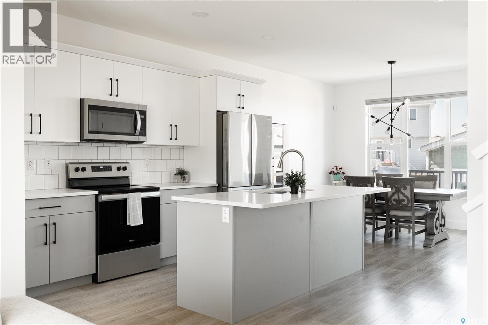 3 bed 3 bath single family at 180 Rosewood BOULEVARD E — $485,000 — photo 7