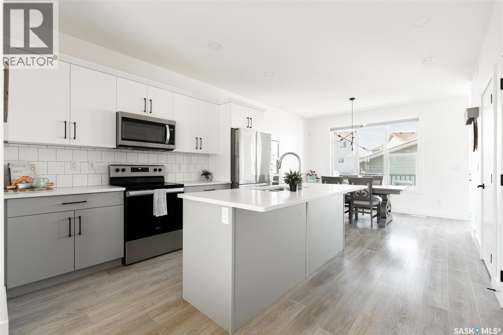 3 bed 3 bath single family at 180 Rosewood BOULEVARD E — $485,000 — photo 8